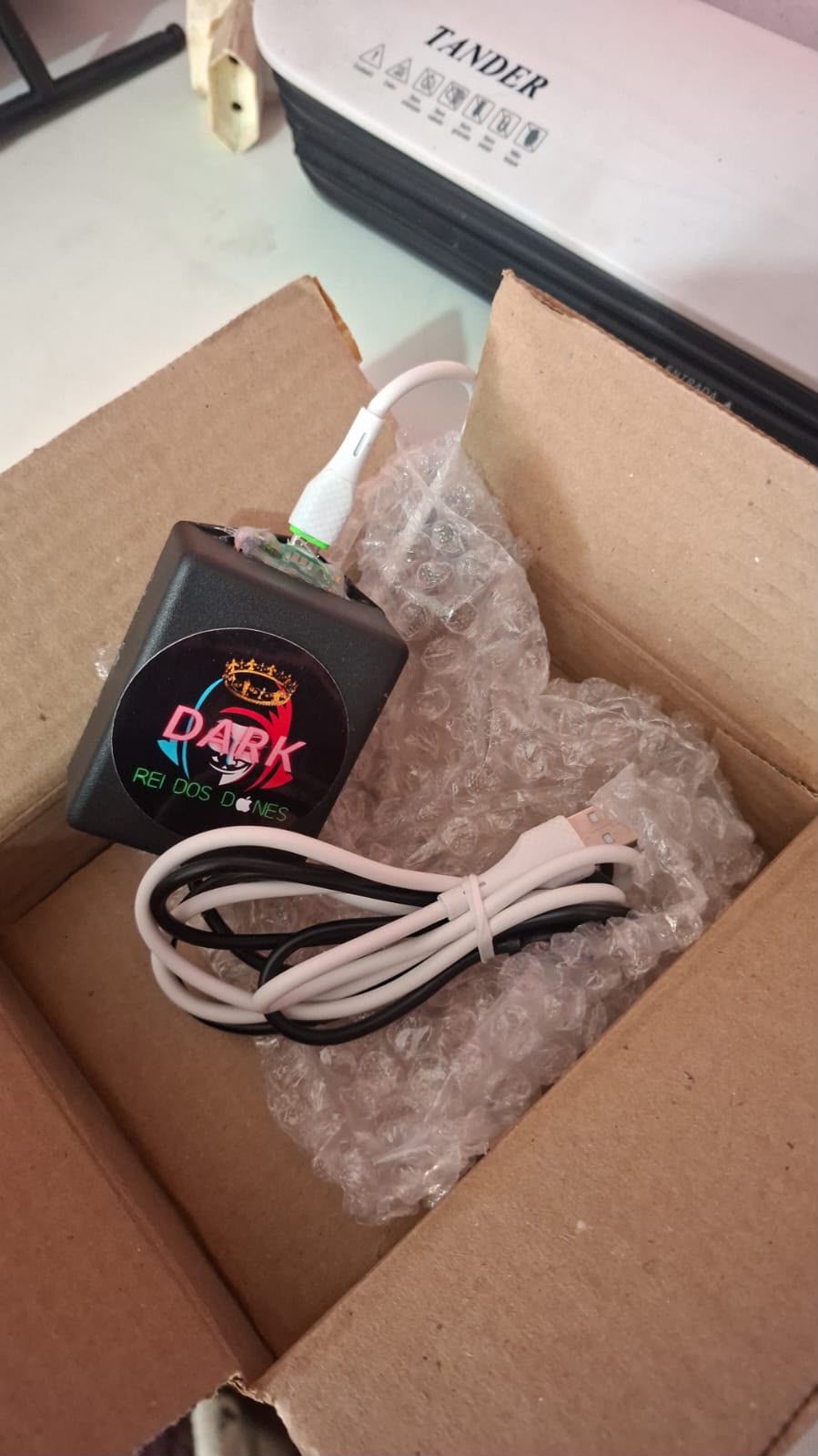 Dark Box montada e embalada com plástico bolha